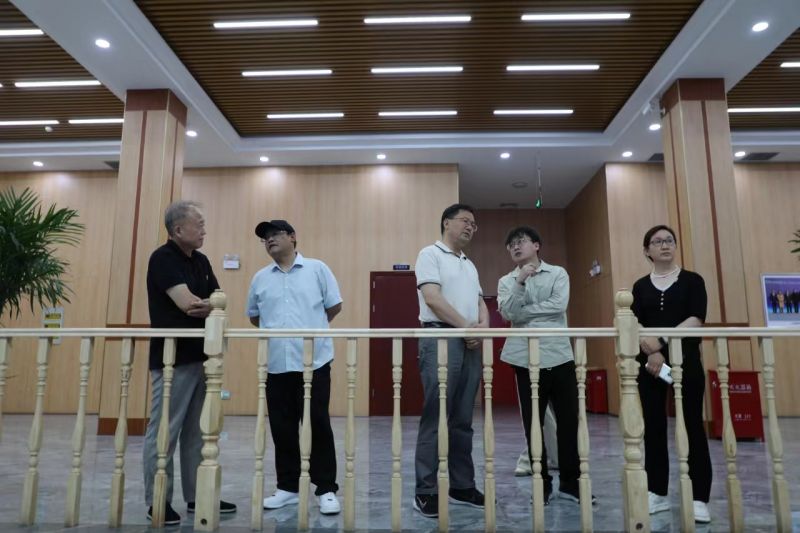 工信部工业政策与规则司原巡视员、先进制造商学院总裁四班班主任辛仁周一行到南宫NG娱乐集团走访